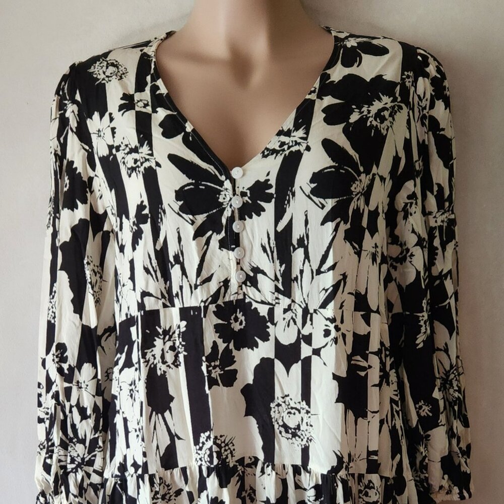 Rusttydustty Dress Size 2X Black & Off White Floral EUC - Picture 2 of 9